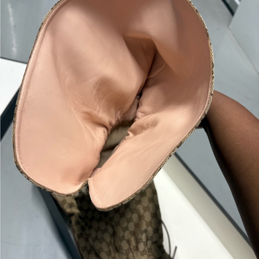 Gucci Women's Beige Patterned Heeled Boots - Picture 7 of 8